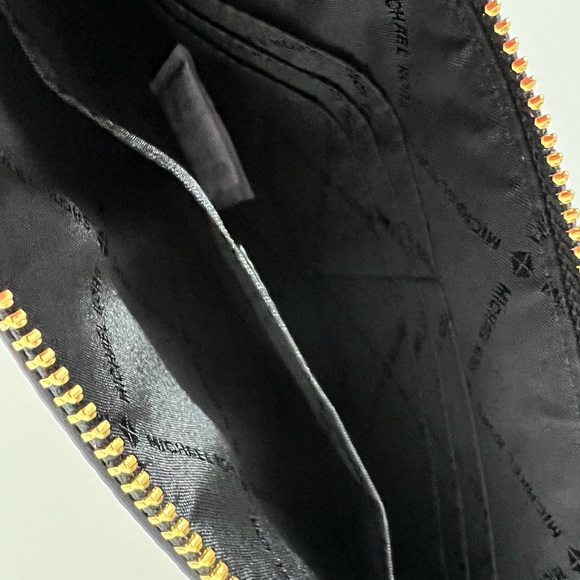 NWT MICHAEL KORS LARGE ZIP CHARM CLUTCH WRISTLET - Picture 4 of 8